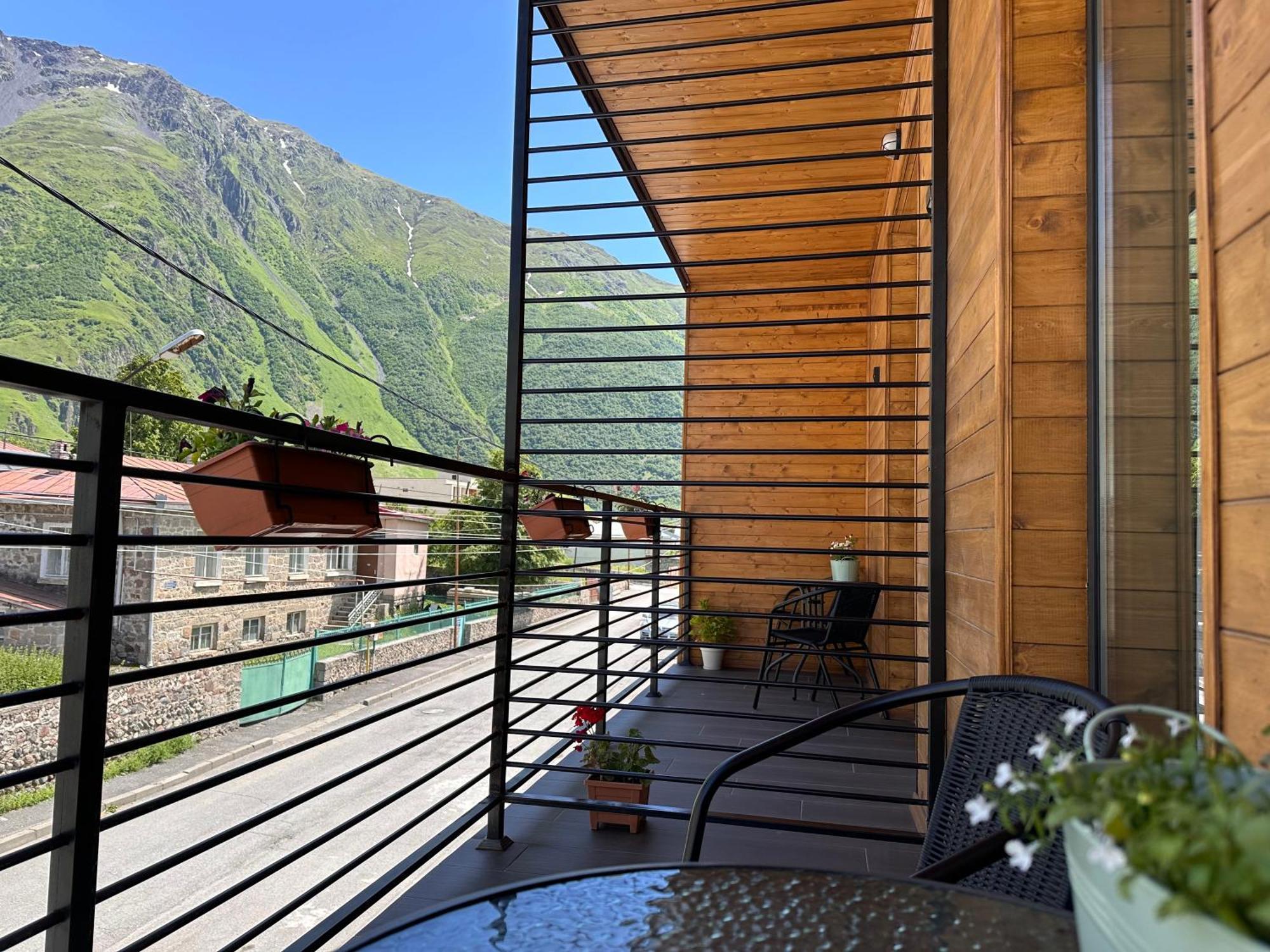 Hotel Mountime Kazbegi Exterior photo