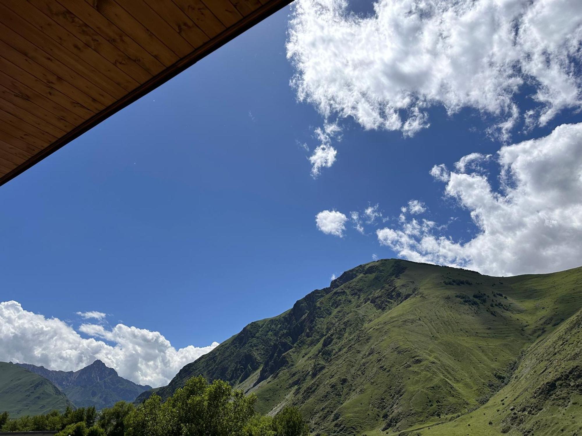 Hotel Mountime Kazbegi Exterior photo