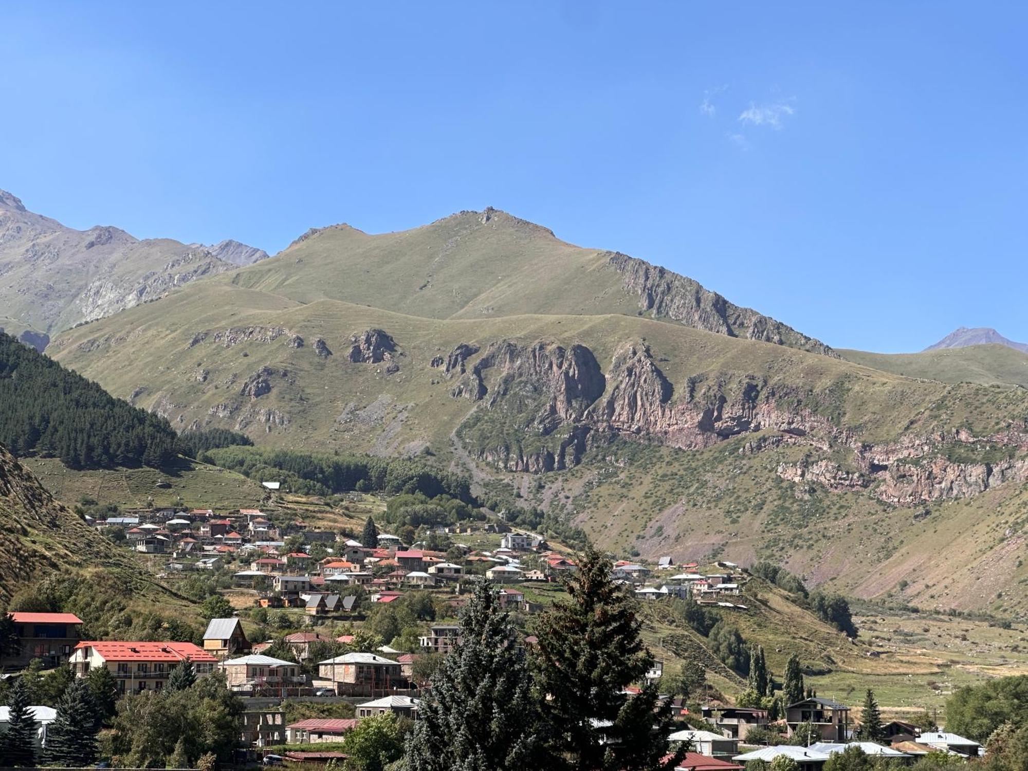 Hotel Mountime Kazbegi Exterior photo